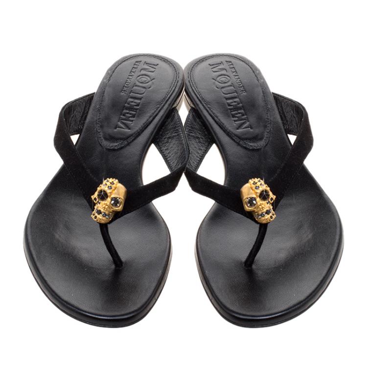 Pre Owned Alexander McQueen Black Suede Crystal Embellished Skull Flat Thong Sandals Size 35