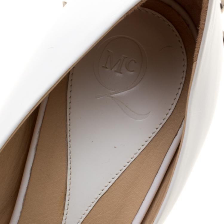 مملوكة مسبقًا Alexander McQueen White Leather Spike Trimmed Platform Pumps Size 39