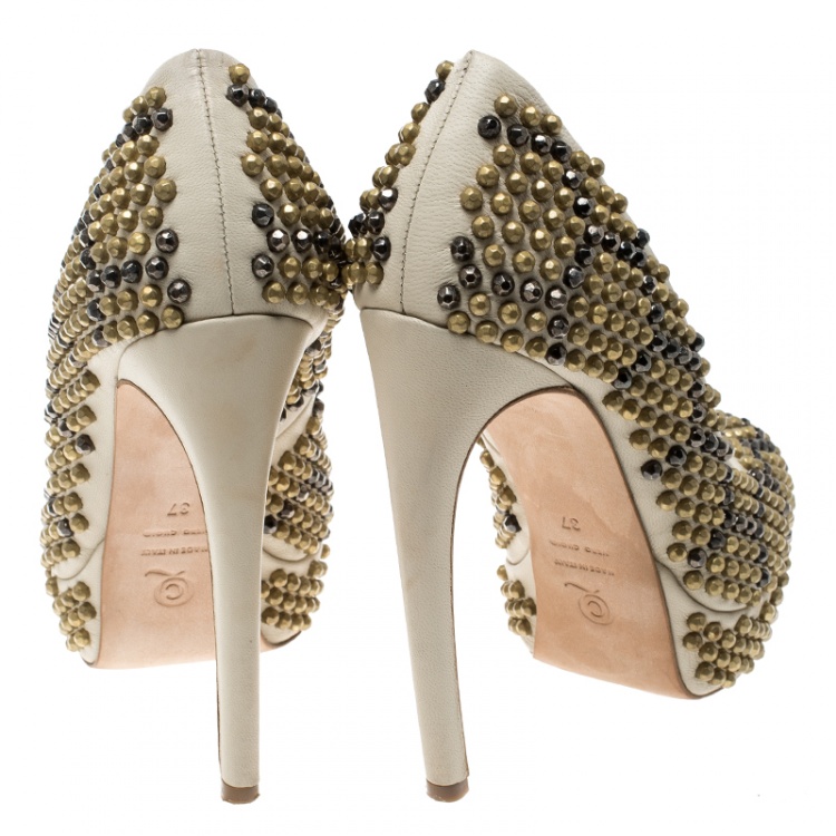 Pre Owned Alexander McQueen Beige Hexagon Stud Embellished Leather Platform Pumps Size 37