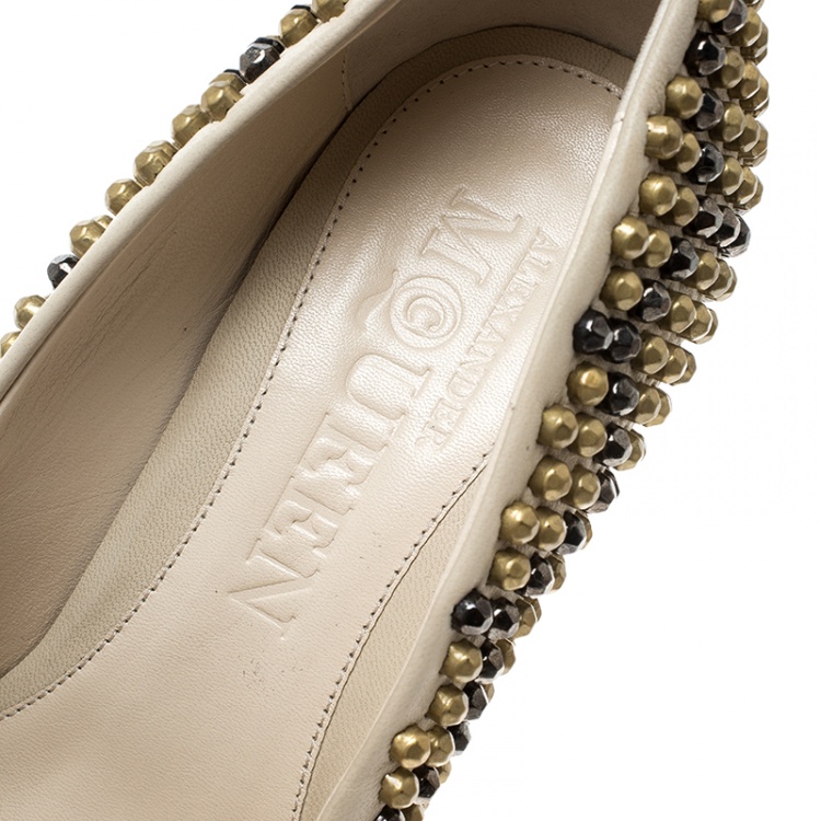 Pre Owned Alexander McQueen Beige Hexagon Stud Embellished Leather Platform Pumps Size 37