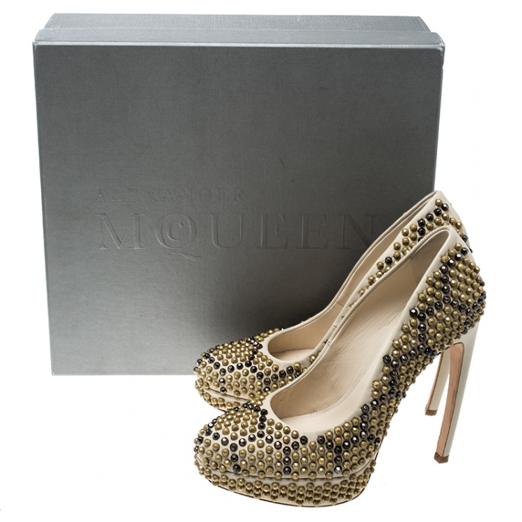 Pre Owned Alexander McQueen Beige Hexagon Stud Embellished Leather Platform Pumps Size 37