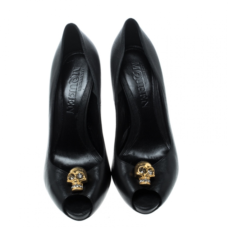 Pre Owned Alexander McQueen Black Leather Crystal Embellished Skull Detail Peep Toe Platform Pumps Size 38.5