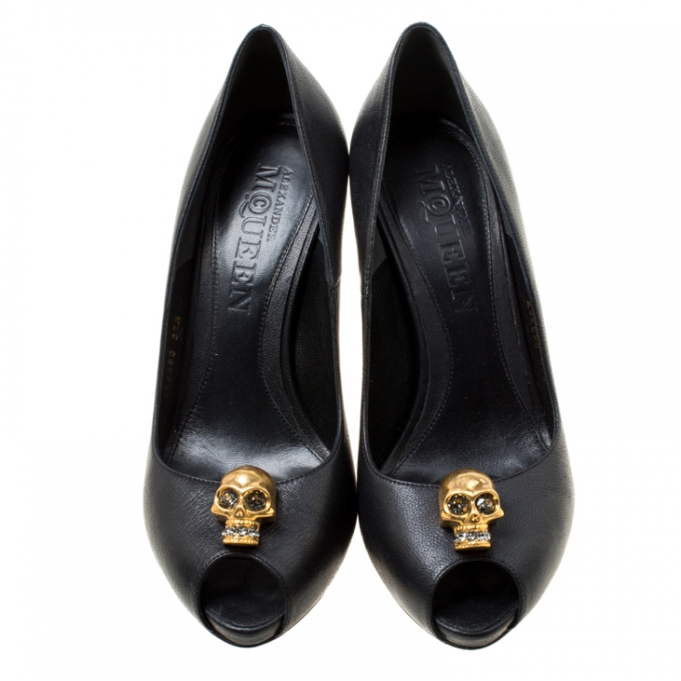 Pre Owned Alexander McQueen Black Leather Crystal Embellished Skull Detail Peep Toe Platform Pumps Size 37.5