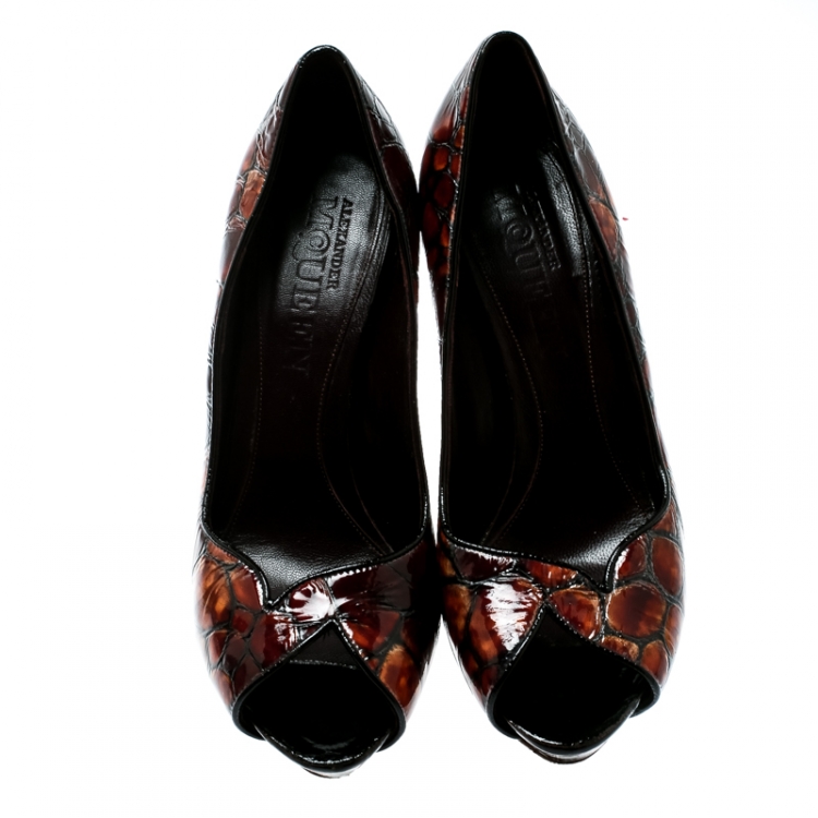 Pre Owned Alexander McQueen Two Tone Brown Tortoise Shell Embossed Patent Leather Pumps Size 39