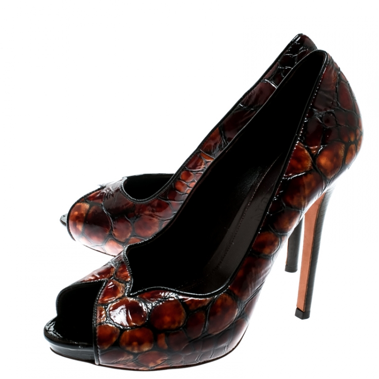 Pre Owned Alexander McQueen Two Tone Brown Tortoise Shell Embossed Patent Leather Pumps Size 39