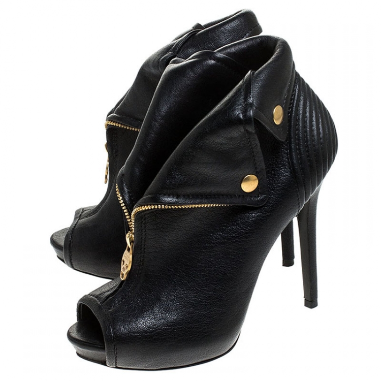 مملوكة مسبقًا Alexander McQueen Black Leather Faithful Skull Peep Toe Booties Size 37