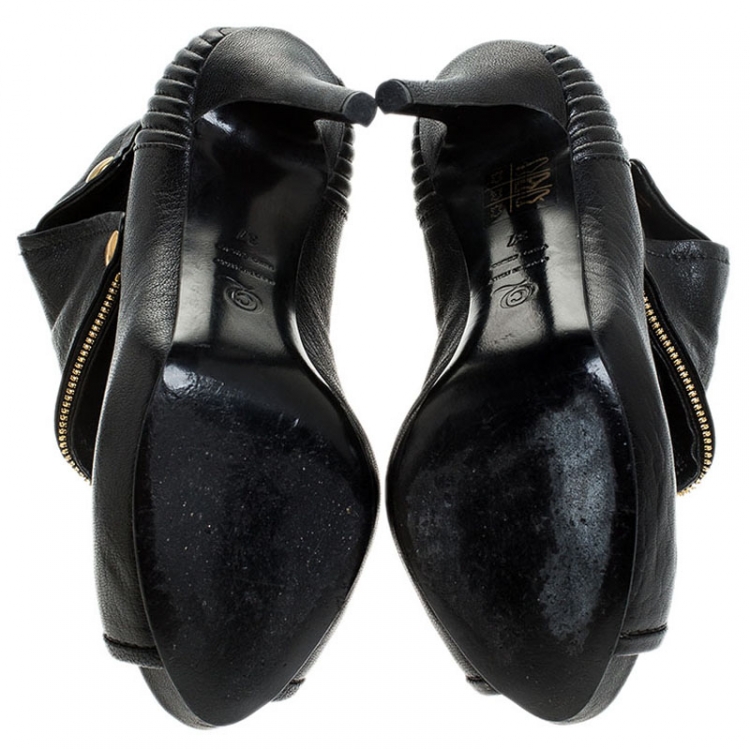مملوكة مسبقًا Alexander McQueen Black Leather Faithful Skull Peep Toe Booties Size 37