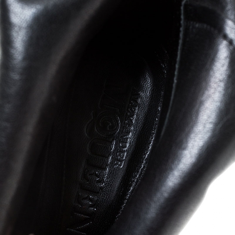 مملوكة مسبقًا Alexander McQueen Black Leather Faithful Skull Peep Toe Booties Size 37