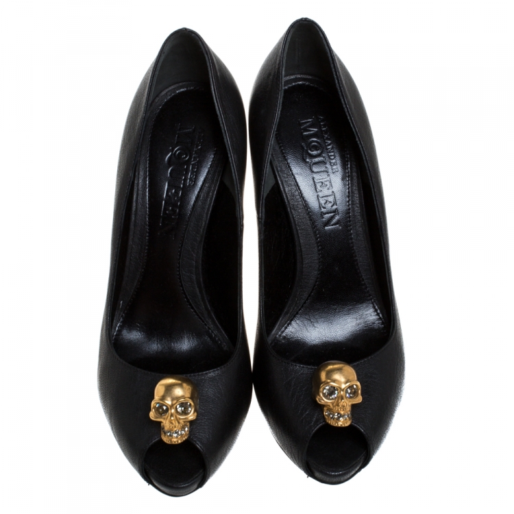 Pre Owned Alexander McQueen Black Leather Crystal Embellished Skull Detail Peep Toe Platform Pumps Size 38