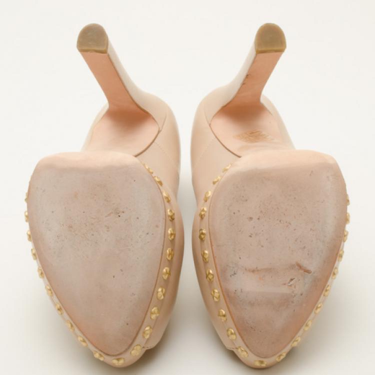 Pre Owned Alexander McQueen Beige and Gold Skull Pumps Size 38