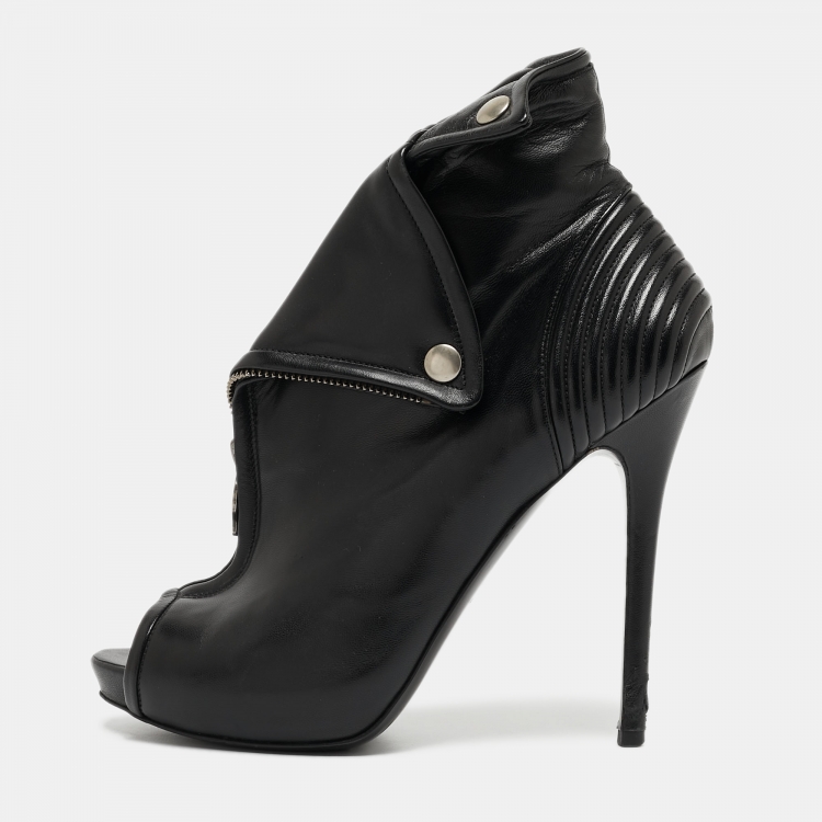 Alexander mcqueen discount boots skull