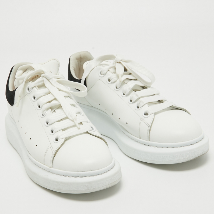 مملوكة مسبقًا Alexander McQueen White Leather Larry Low Top Sneakers Size 40