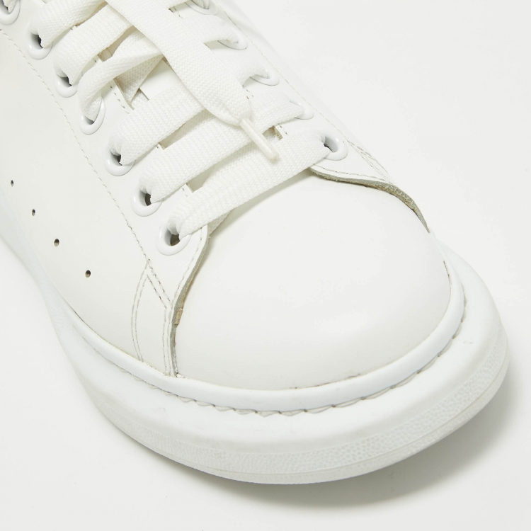مملوكة مسبقًا Alexander McQueen White Leather Larry Low Top Sneakers Size 40