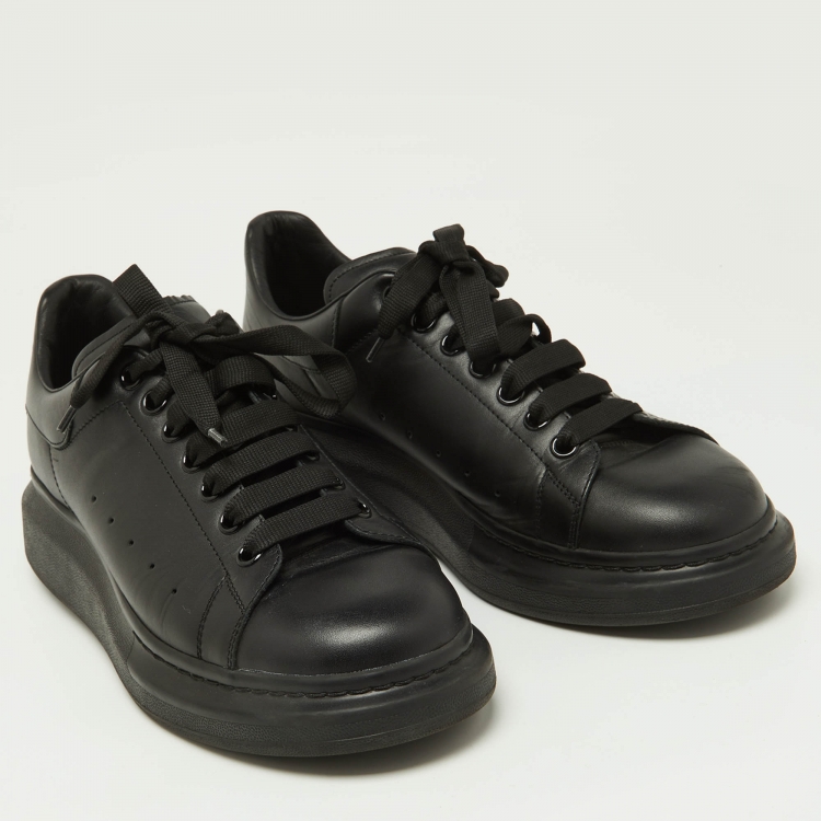 مملوكة مسبقًا Alexander McQueen Black Leather Oversized Low Top Sneakers Size 44.5