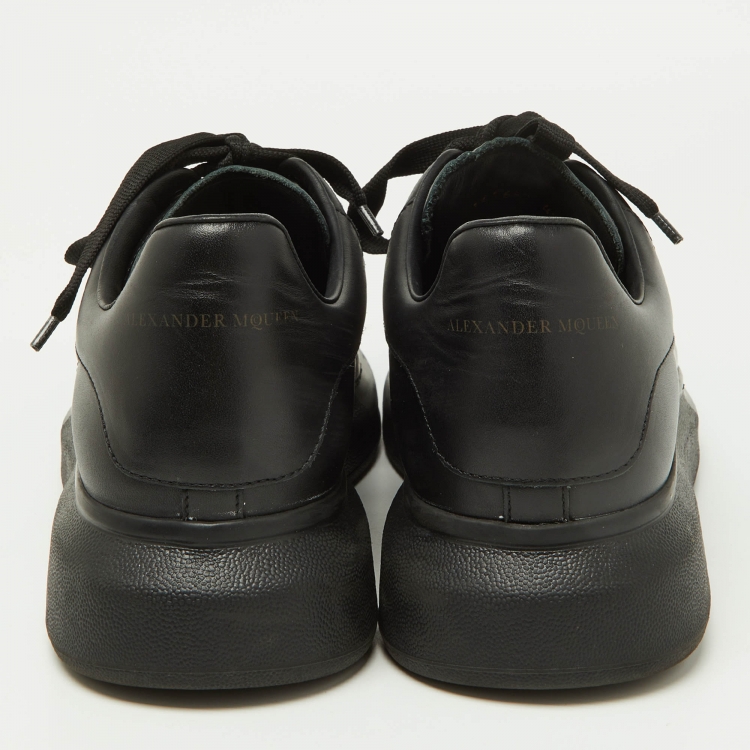 مملوكة مسبقًا Alexander McQueen Black Leather Oversized Low Top Sneakers Size 44.5