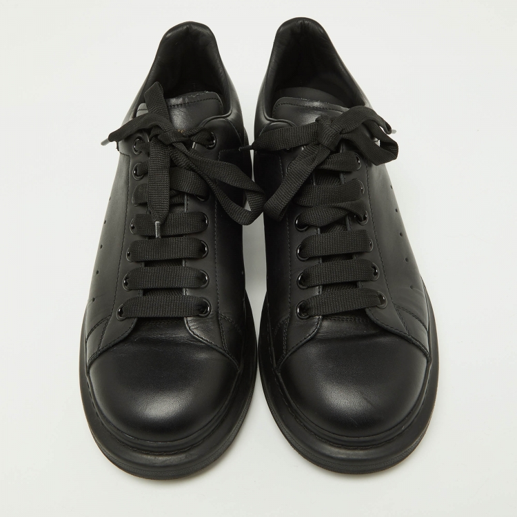 مملوكة مسبقًا Alexander McQueen Black Leather Oversized Low Top Sneakers Size 44.5
