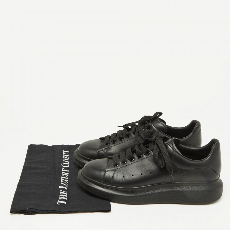 مملوكة مسبقًا Alexander McQueen Black Leather Oversized Low Top Sneakers Size 44.5