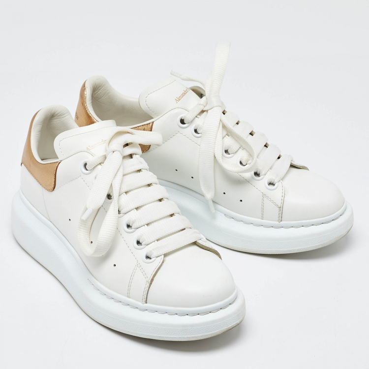 مملوكة مسبقًا Alexander McQueen White/Gold Leather Oversized Sneakers Size 37