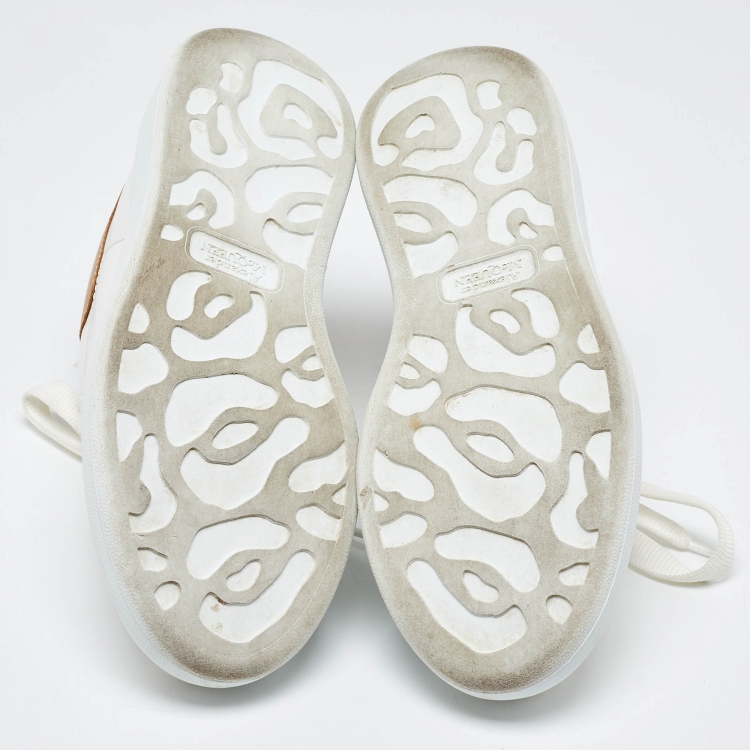 مملوكة مسبقًا Alexander McQueen White/Gold Leather Oversized Sneakers Size 37