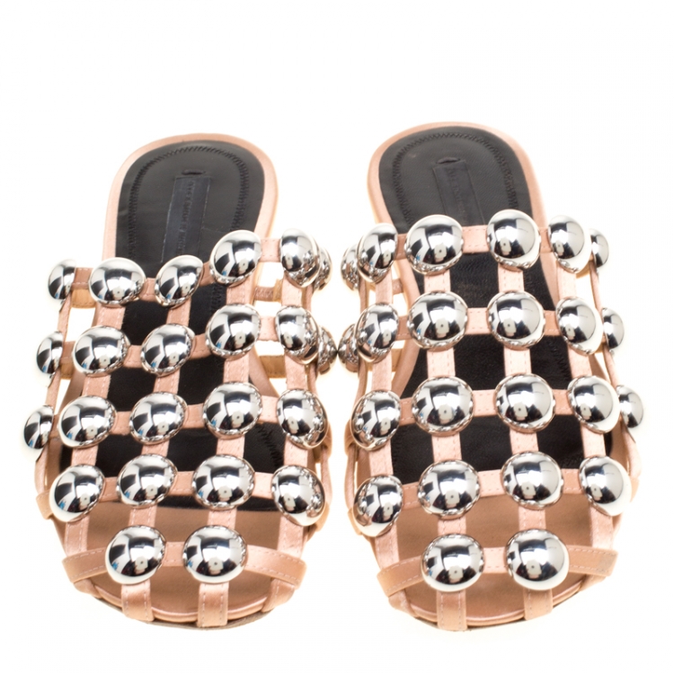مملوكة مسبقًا Alexander Wang Beige Satin Amelia Studded Flat Slides Size 35.5