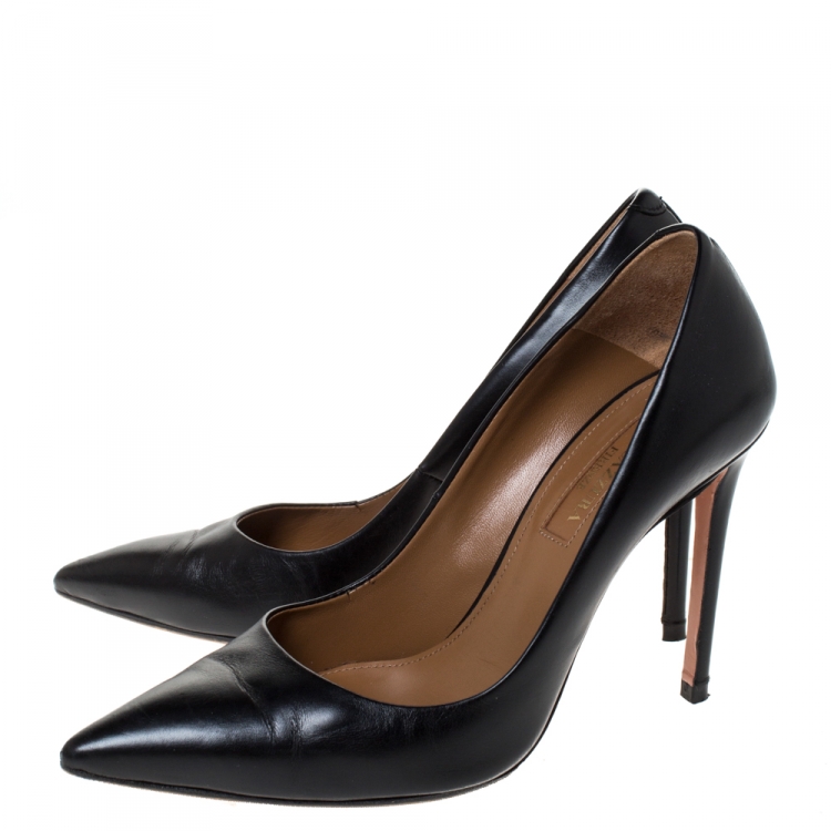 Pre Owned Aquazzura Black Leather Pointed Toe Pumps Size 35.5