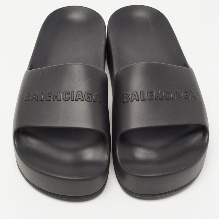مملوكة مسبقًا Balenciaga Black Rubber Logo Pool Slides Size 38