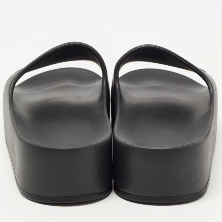 مملوكة مسبقًا Balenciaga Black Rubber Logo Pool Slides Size 38