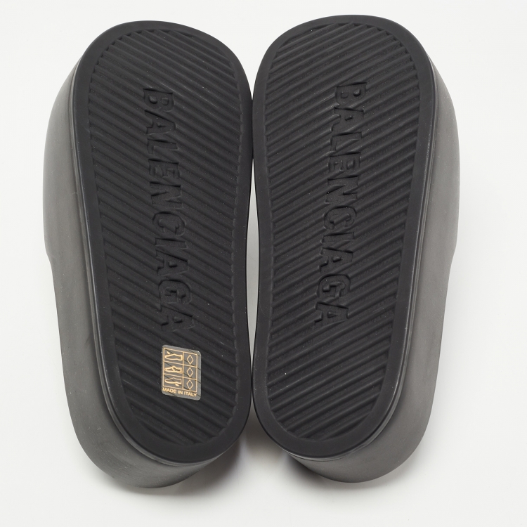 مملوكة مسبقًا Balenciaga Black Rubber Logo Pool Slides Size 38