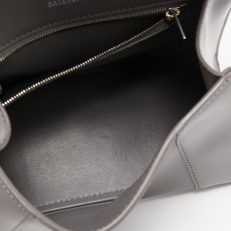 مملوكة مسبقًا Balenciaga Grey Leather Small Hourglass Top Handle Bag