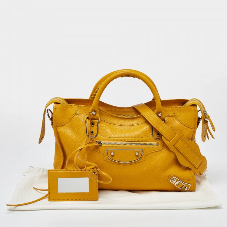 مملوكة مسبقًا Balenciaga Mangue Leather Classic Metallic Edge City Bag