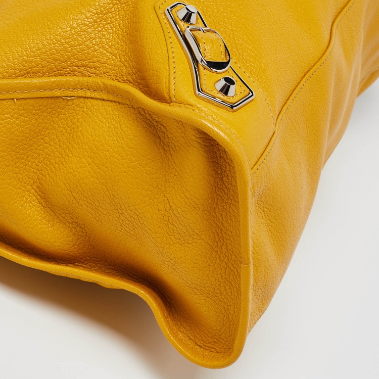 مملوكة مسبقًا Balenciaga Mangue Leather Classic Metallic Edge City Bag