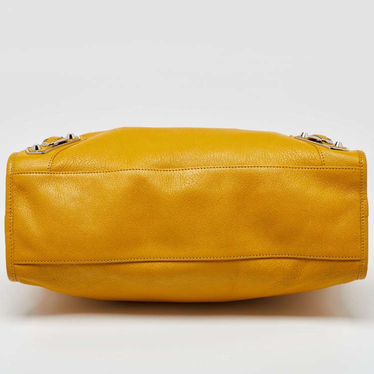 مملوكة مسبقًا Balenciaga Mangue Leather Classic Metallic Edge City Bag