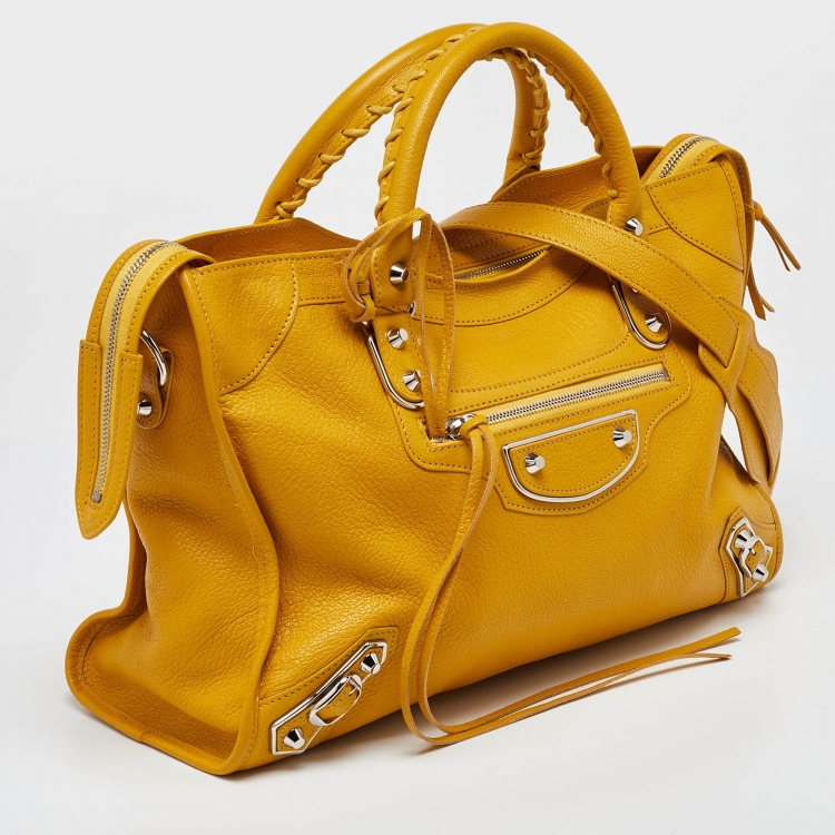 مملوكة مسبقًا Balenciaga Mangue Leather Classic Metallic Edge City Bag