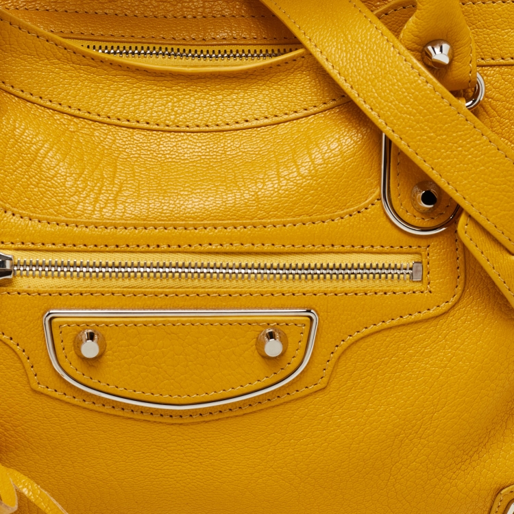 مملوكة مسبقًا Balenciaga Mangue Leather Classic Metallic Edge City Bag