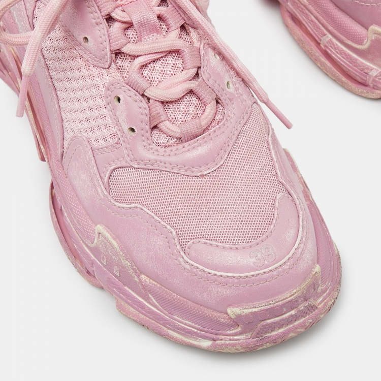 مملوكة مسبقًا Balenciaga Pink Faux Leather and Mesh Triple S Low Top Sneakers Size 39