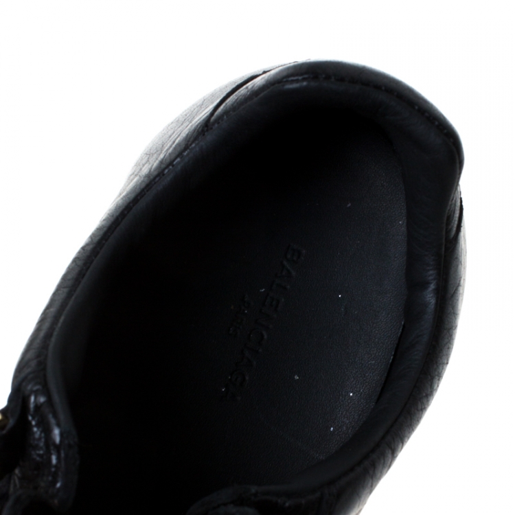 Pre Owned Balenciaga Black Crinkled Leather Arena Low Cut Sneakers Size 37