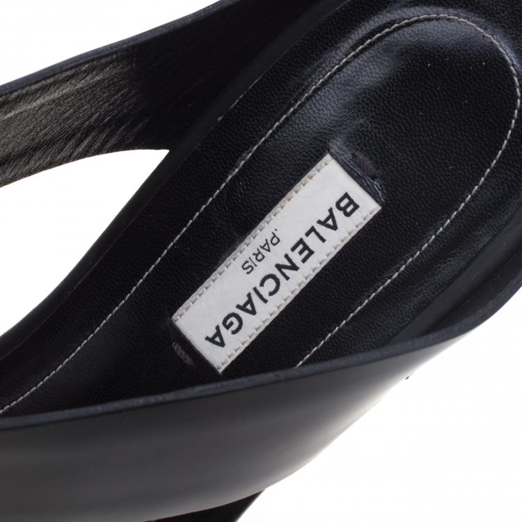 Pre Owned Balenciaga Black Leather Studded T-Strap Sandals Size 39