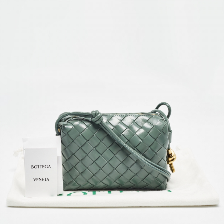 مملوكة مسبقًا Bottega Veneta Green Intrecciato Leather Mini Loop Crossbody Bag