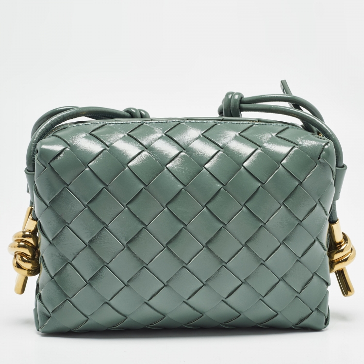 مملوكة مسبقًا Bottega Veneta Green Intrecciato Leather Mini Loop Crossbody Bag
