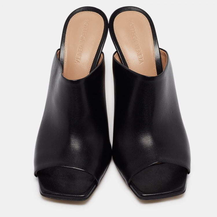 Pre Owned Bottega Veneta Black Leather Knot Mules Size 39
