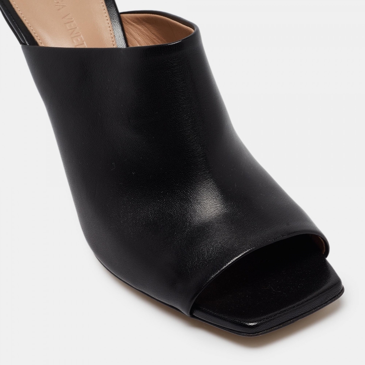 Pre Owned Bottega Veneta Black Leather Knot Mules Size 39