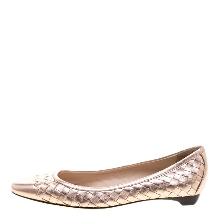 مملوكة مسبقًا Bottega Veneta Metallic Gold Intrecciato Leather Ballet Flats Size 36