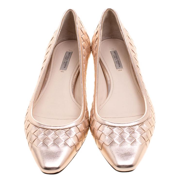 مملوكة مسبقًا Bottega Veneta Metallic Gold Intrecciato Leather Ballet Flats Size 36