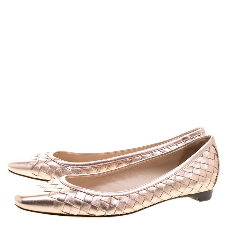 مملوكة مسبقًا Bottega Veneta Metallic Gold Intrecciato Leather Ballet Flats Size 36