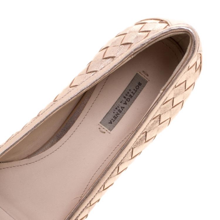مملوكة مسبقًا Bottega Veneta Metallic Gold Intrecciato Leather Ballet Flats Size 36
