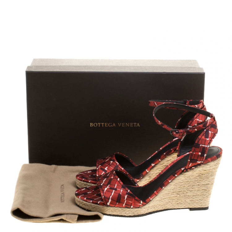Pre Owned Bottega Veneta Red Printed Silk Ankle Strap Espadrille Wedge Sandals Size 39.5