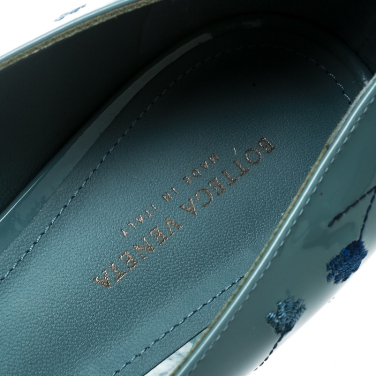 Pre Owned Bottega Veneta Powder Blue Floral Embroidered Patent Leather Pumps Size 36.5