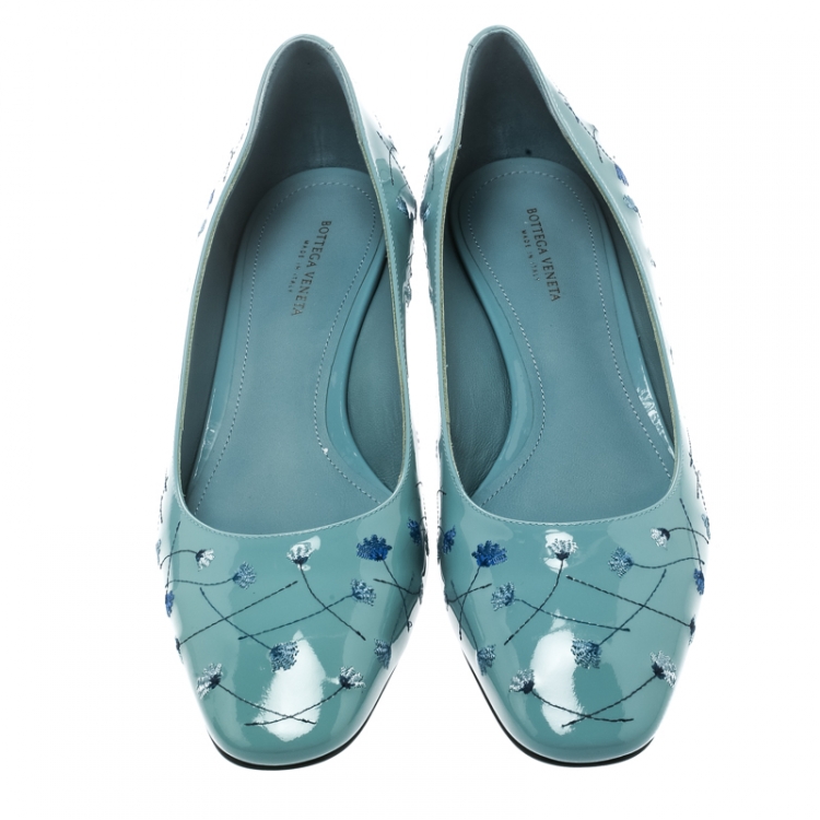 Pre Owned Bottega Veneta Powder Blue Floral Embroidered Patent Leather Pumps Size 36.5