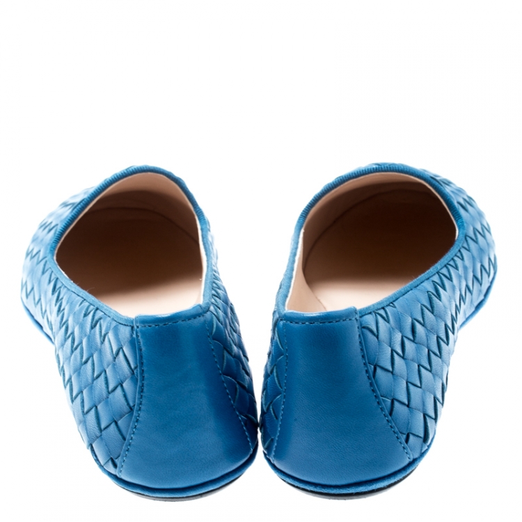 مملوكة مسبقًا Bottega Veneta Blue Intrecciato Leather Ballet Flats Size 36