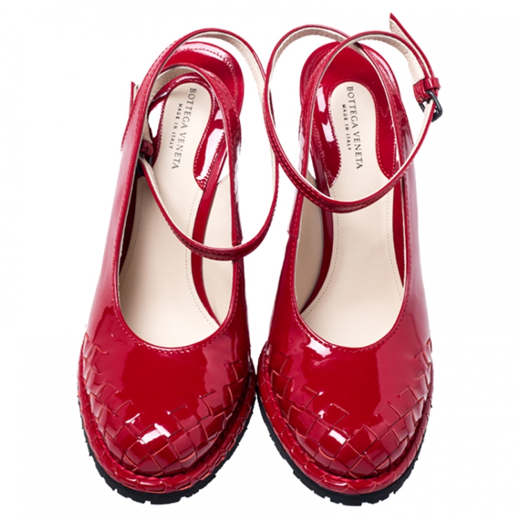 Pre Owned  Bottega Veneta Red Intrecciato Patent Leather Wedge Slingback Sandals Size 39